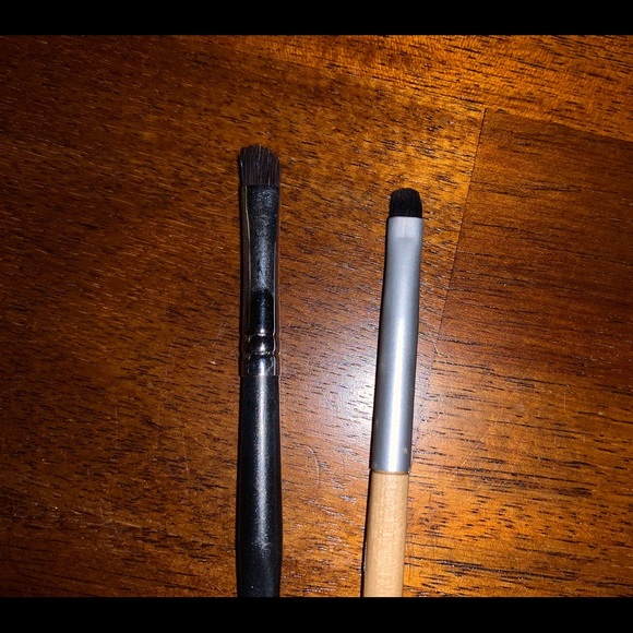6/$15 Makeup brush - Picture 2 of 4